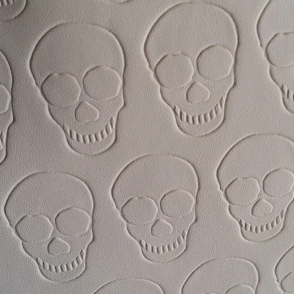 BETSEY JOHNSON Chalk color with Embossed Skulls & Bandana Purse. NWT. - Picture 6 of 15